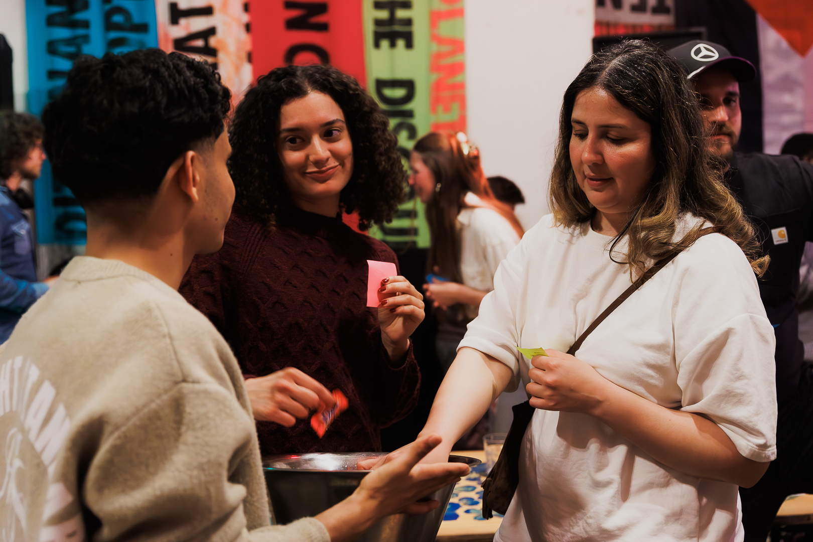 Deelnemers maken kennis tijdens de kick-off van Embrace Academy